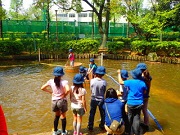 親水広場で水遊びの様子