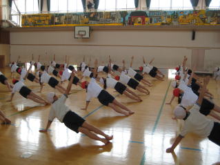 組体操の練習の写真